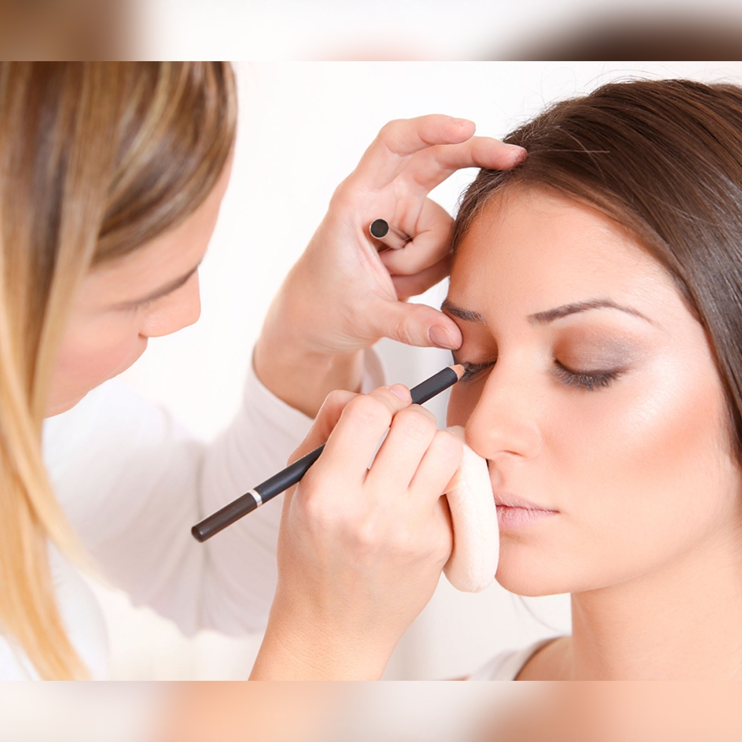 Mengenal Profesi Make Up Artist