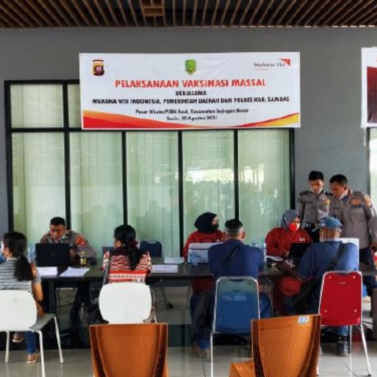 Peduli Anak Wilayah 3T dan Kelompok Rentan, Wahana Visi Indonesia Gelar Vaksinasi Massal