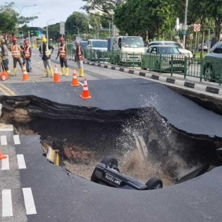 Hati-hati! Fenomena Sinkhole Muncul di Singapura