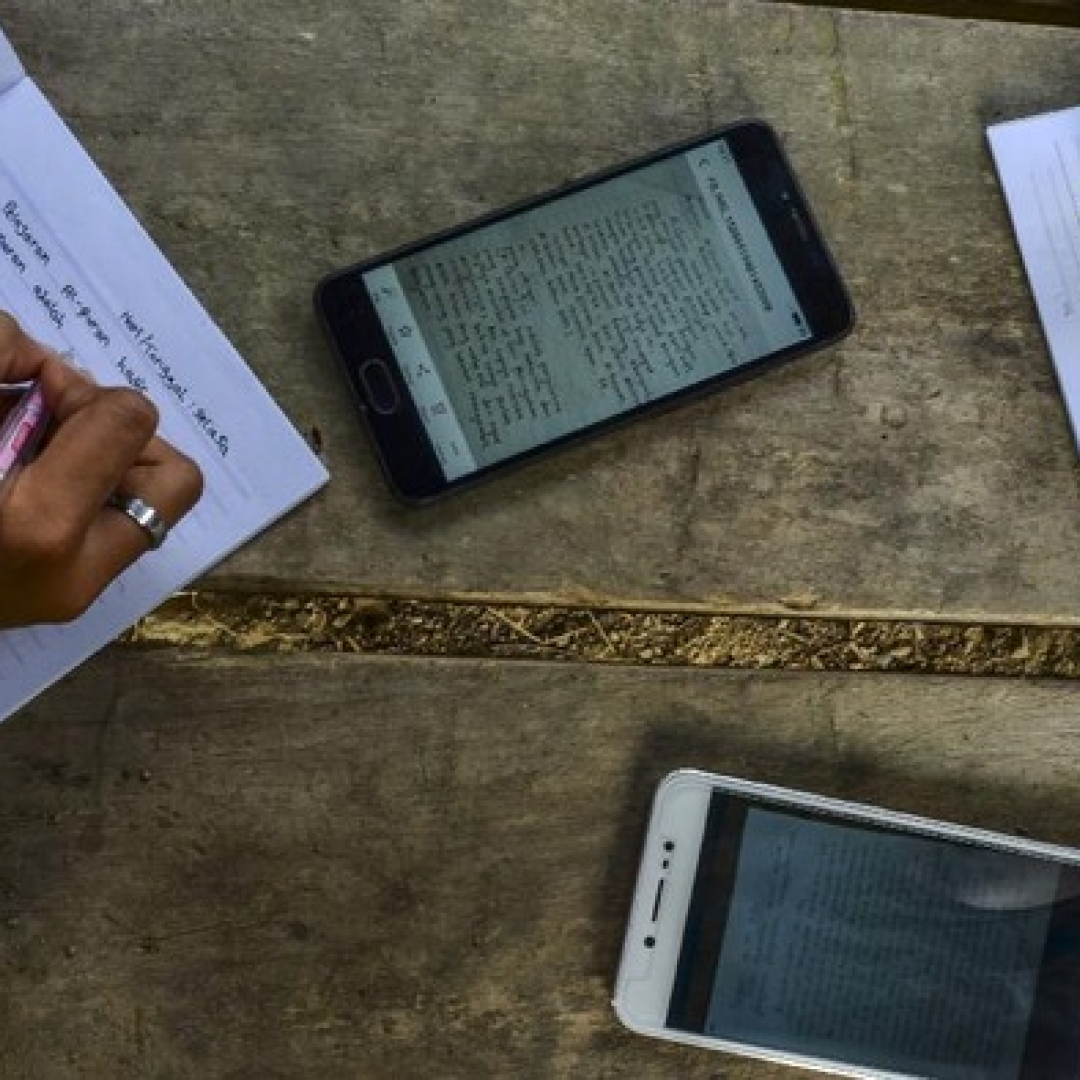 Ponsel dan Internet Gratis Guna Dukung Pelajar Ikuti PJJ
